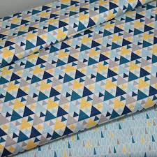 Tissu Imprime 100 Coton Triangles Gris Jaune Bleu Sur Fond Blanc Deco Chambre Parents Maisonnette Enfant Gris Jaune
