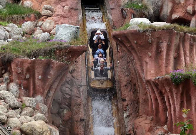 Iconic ride Splash Mountain closes at Disneyland - ABC News