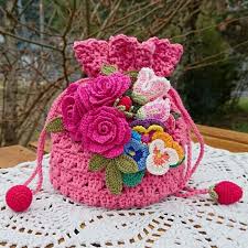編み屋 しゅしゅ ガーリー チェリーローズ いちご レース糸 手編み 1 かぎ針編みのハンドバッグ 手芸 作り方 かぎ針編みのシェルステッチ