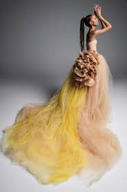 Das perfekte kleid hängt im salon von vera wang. Vera Wang Ihre Schonsten Brautkleider Der Letzten Jahre Vogue Germany