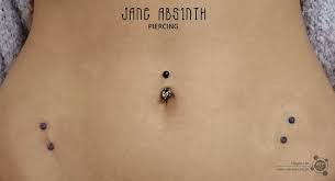 2 symmetrische surface piercings von jane absinth in dusseldorf gestochen pie absinth dusseldorf gestochen j surface piercing piercing dermal anchor