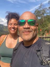 I'm a newbie to hiking trails what's the in average miles you hike in a  day?