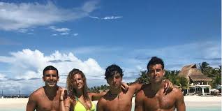 Facebook oficial de mario casas twitter: La Buena Genetica De Los Hermanos Casas