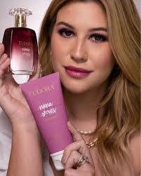 Nina Bloom's Instagram, Twitter & Facebook