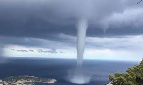 Wie denn auch wenn sie sofort weggebracht werden. Unwetter Im Urlaubsparadies Mehrere Tornados Vor Rhodos Wetter Com