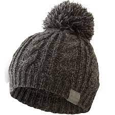 This simple and classic design will give you the style points you need all while keeping your head warm. New Era Cable Knit Pom Senior Bauer
