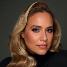 Jennifer Gasper's Instagram, Twitter & Facebook