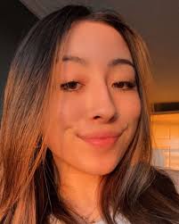 Caity Hill's Instagram, Twitter & Facebook