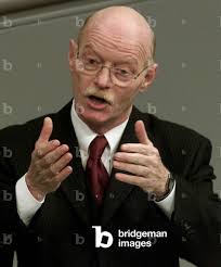 Image of Peter Struck, Fraktionsvorsitzender der Sozialdemokraten,  gestikuliert während seiner Rede [vor...,