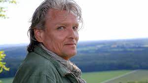 Über 670 stiftungen bauen auf den service des dsz. Lebenslinien Vom Uberwinden Einer Lebenskrise Ernst Hannawald Krasser Als Jeder Film Lebenslinien Br Fernsehen Fernsehen Br De