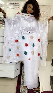 Voir plus d'idées sur le thème mode africaine robe, mode africaine, robe africaine. Pin By Adji On A African Clothing Styles Latest African Fashion Dresses African Fashion Dresses