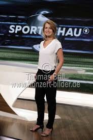 „damit sind wir unserem ziel, den anteil an frauen auch in der sportberichterstattung des ersten weiter zu. Jessy Wellmer Feet 5 Photos Celebrity Feet Com