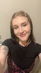 Hi I'm Stephanie from Michigan I am looking for a pen pal from each state  so if yOu see your state