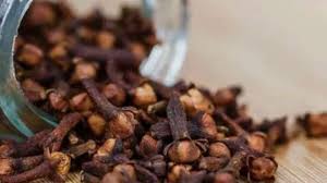 Sante Decouvrez Les Bienfaits Du Clou De Girofle Pour Votre Couple Clou De Girofle Girofle Remedes Naturels Faits Maison