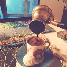 في هذه الحياة قد لا نستطيع أن نصنع أشياء عظيمة لكننا تستطيع أن نصنع أشياء صغيرة بمحبة عظيمة كتحضير كوب قهوة coffee lover coffee coffee art