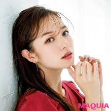 大人に必要なのは 抜け感 犬木 愛流 80 抜け感メイク理論を深掘り マキアオンライン maquia online クールなヘアスタイル ブレードヘア 髪型 性格