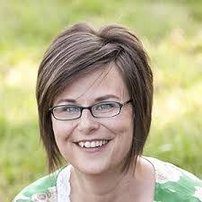 Sarah Farr's Instagram, Twitter & Facebook