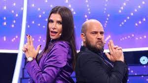 The show is hosted by cosmin seleși and alina pușcaș. Noi ConcurenÈ›i La Te Cunosc De Undeva Au Inceput FilmÄƒrile Pentru Sezonul 16
