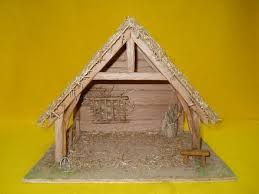 Toutes Mes Creches Sont En Bois Et Entierement Realisees A La Main Petite Cantalienne Est Un Modele Ru Creches De Noel En Bois Creche De Noel Creche En Bois