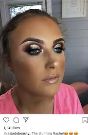 It gives such a realistic tan and perfect glow. Heavy Heavy Forehead Bronzer And Her Nose Is Blurred Into Her Cheek Badmuas