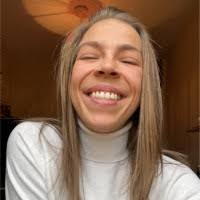 Linda Teer's Instagram, Twitter & Facebook