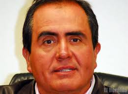 Le salen dos competidores a Gabriel