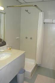 At the putra regency hotel you'll be 2 km (1.2 mi) from utama stadium and 4.5 km (2.8 mi) from bukit nasi sa bungkus. Spacious Old Style Shower Picture Of The Putra Regency Hotel Kangar Tripadvisor