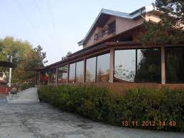 Cat te costa sa stai la un azil? Camine De Batrani Asistenta Medicala