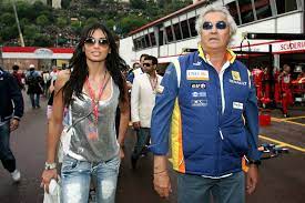 Den angaben zufolge leidet briatore aus dessen kurzer beziehung mit model heidi klum 47 deren tochter leni 16 stammt unter starken symptomen einer lungenentzündung. Fotostrecke Flavio Briatore Und Seine Frauen Foto 4 9