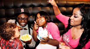 His weekly income was estimated to the calculable amount of $300,000. Lil Wayne S Family Lil Wayne Wayne Family Net Worth