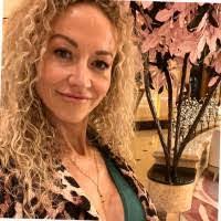 Alexandra Crain's Instagram, Twitter & Facebook