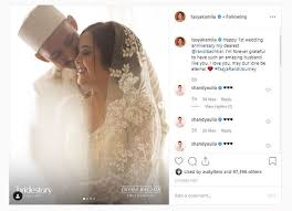 Masih dengan konsep adat minang, tasya dan randi memilih warna merah untuk kostum kedua. Genap 1 Tahun Dinikahi Randi Bachtiar Tasya Kamila Tunjukkan Ekspektasi Dan Realita Perayaan Wedding Anniversary Yang Jauh Berbeda