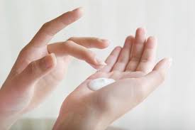 Kulit kering dapat terjadi di bagian tubuh mana saja. Kulit Yang Sangat Kering Tangan Apa Yang Perlu Dilakukan Kosmetik Dan Ubat Kaum Untuk Penjagaan Kulit