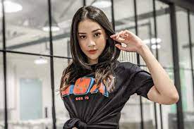 Alat musik tradisional gamelan yang berisi bonang. 10 Nama Asli Artis Indonesia Ini Beda Dengan Nama Panggung