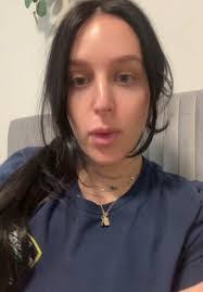 Courtney Samuels's Instagram, Twitter & Facebook