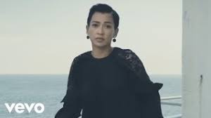 Sampai bila, harus ku bertanya firasat hatimu, yang terus membisu segala dendamku kini telah menjadi bebenan jiwa saat kau mencari pengganti cinta. Lirik Lagu Sampai Bila Misha Omar Iluminasi