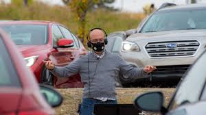The song name is displayed on the radio with the help of a specific communications protocol called the radio data system, which embeds small bits of information in fm broadcast signals. Car Concerts Offer Choirs A Way To Rehearse And Perform Npr