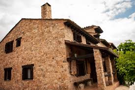 El huerto del abuelo es una casa rural situada a 1 hora de madrid capital, en el centro el parque en el mismo piso se encuentra la sala de spa, de uso privado para parejas en donde nuestra quiromasajista realiza 5 tipos de circuitos con masajes temáticos y solo con la compañía de tu pareja. El Huerto Del Abuelo Casa Rural Y Spa Privado