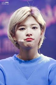 Jeongyeon with short hair but chaeyoung looks better with longer hair than jeongyeon imo. Twice Jeongyeon Kpop Short Hair Styles Short Hair With Bangs Hairstyles With Bangs