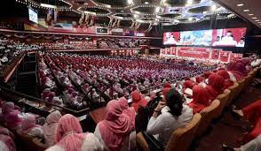 Erma antara selebriti yang menghadiri persidangan umno 2017. Teks Ucapan Penuh Perasmian Perhimpunan Agung Sayap Oleh Naib Presiden Umno Datuk Seri Dr Ahmad Zahid Hamidi Melaka Insider