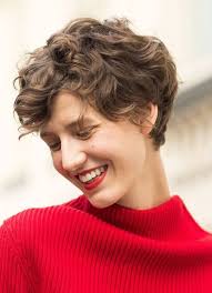 Model rambut pendek sebahu cocok untuk wanita wajah bulat rambut keriting tanpa poni segi pendek lurus smoothing dengan ikatan. Potongan Rambut Pendek Pada Rambut Bergelombang