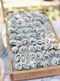 15 Idees De Bars Originaux Pour Votre Mariage Aperitif Mariage Idees De Bar Idee Repas Mariage