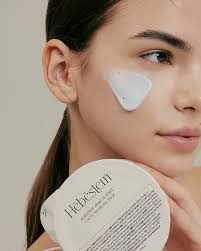 洗顔後、これ1本でスキンケアが完了するモイスチャライザー。 ヒアルロン酸配合でしっかりと保湿してくれるため、 これからの乾燥する季節にもおすすめです！  A moisturizer that completes your skincare routine with just one step after  cleansing. Formulated with ...