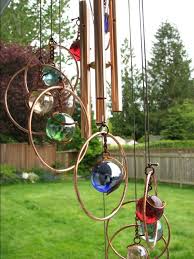 Durch Windspiel Garten Kommt Der Magische Garten Ganz Nahe Diy Wind Chimes Glass Wind Chimes Wind Chimes