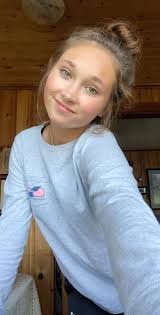 It's a no makeup and messy bun kind of day 🤗