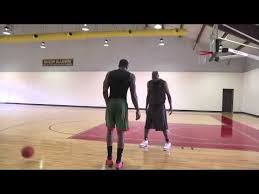 Hakeem Olajuwon Demonstrating Low Post Moves Amazing Footwork Hakeem Olajuwon Hakeem Basketball Workouts