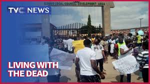 living with the dead residents of ejigbo protest siting of cemetry youtube living with the dead residents of ejigbo protest siting of cemetry