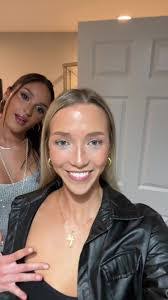 Ellie Mueller's Instagram, Twitter & Facebook