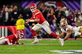 Mahomes y Chiefs conquistan su 2do título seguido en el Super Bowl, vencen  a 49ers en tiempo extra