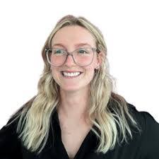 Emily Marks's Instagram, Twitter & Facebook